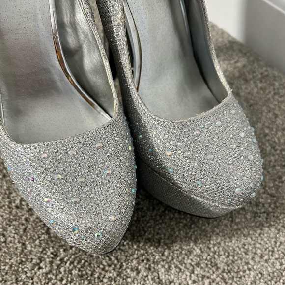 Sparkly Silver Heels - Picture 6 of 9